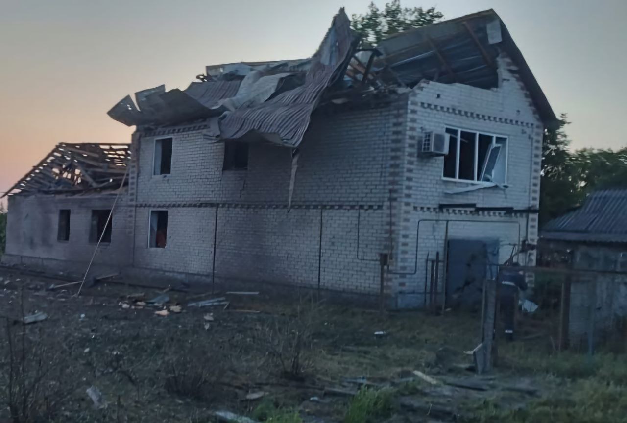 У приватній оселі понівечені дах та вікна