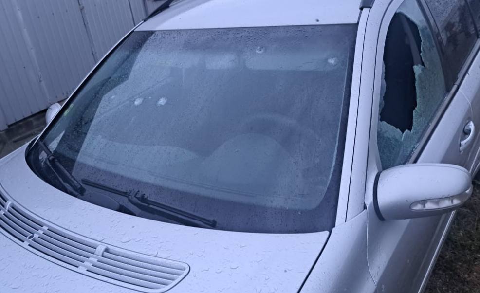 Потрощена легкова автівка