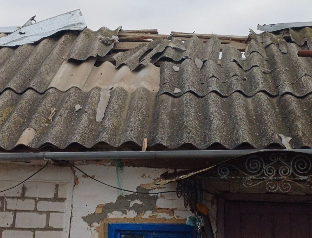 Потрощений дах приватного будинку