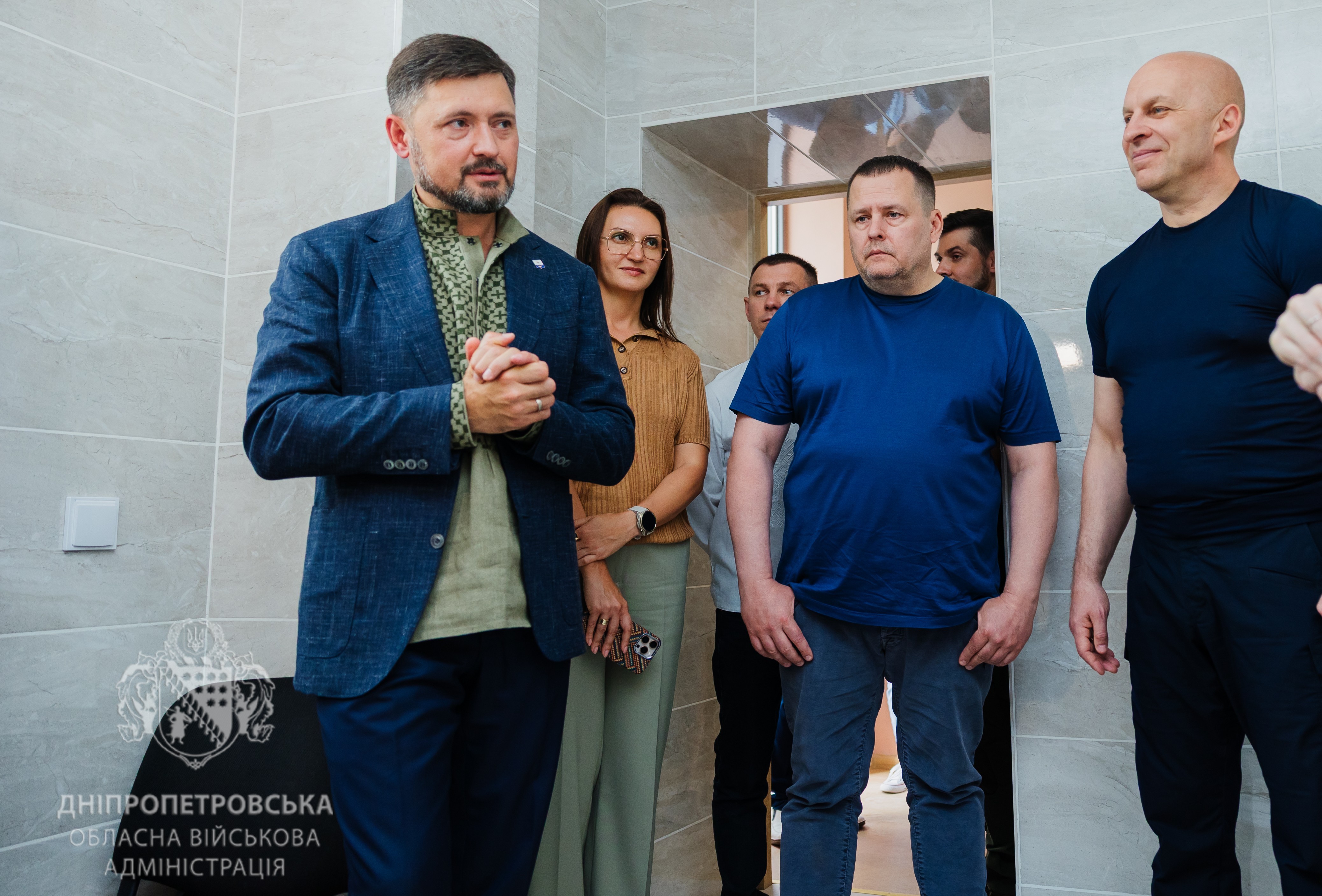 Гості під час екскурсії облаштованим простором