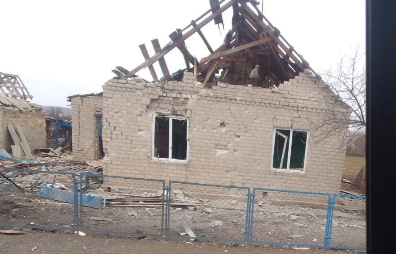 У приватній оселі розтрощені дах та вікна