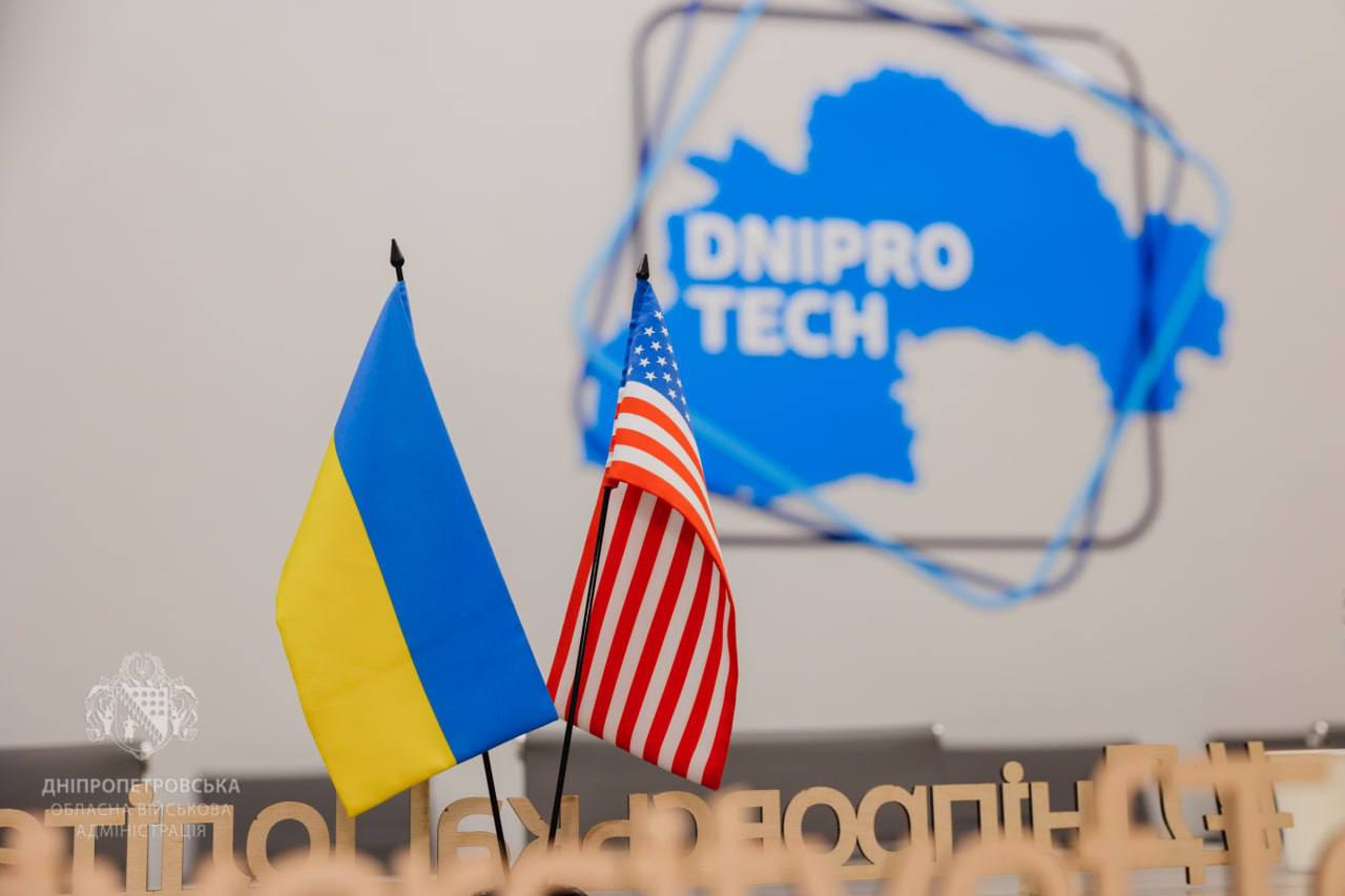Прапори України та Америки