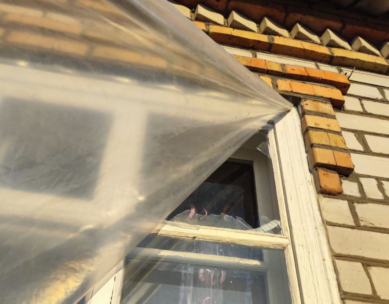 Побите вікно