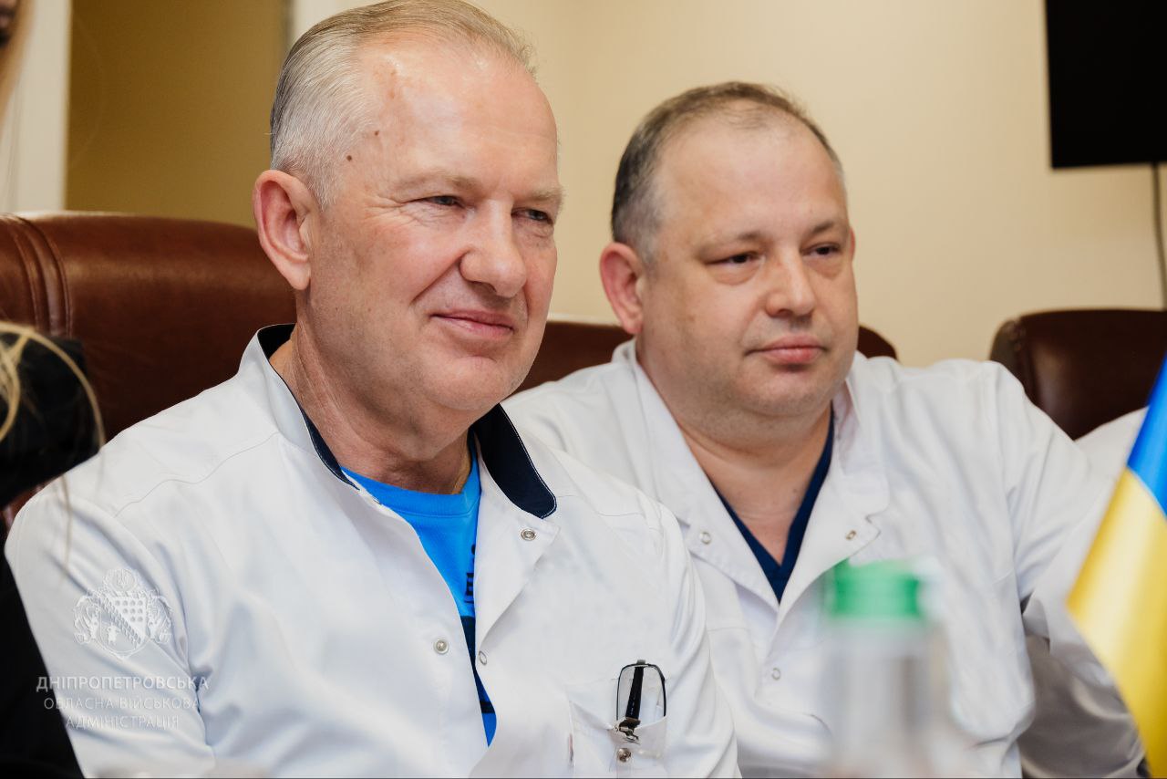 Генеральний директор обласної лікарні пан Сергій та нейрохірург Андрій Сірко