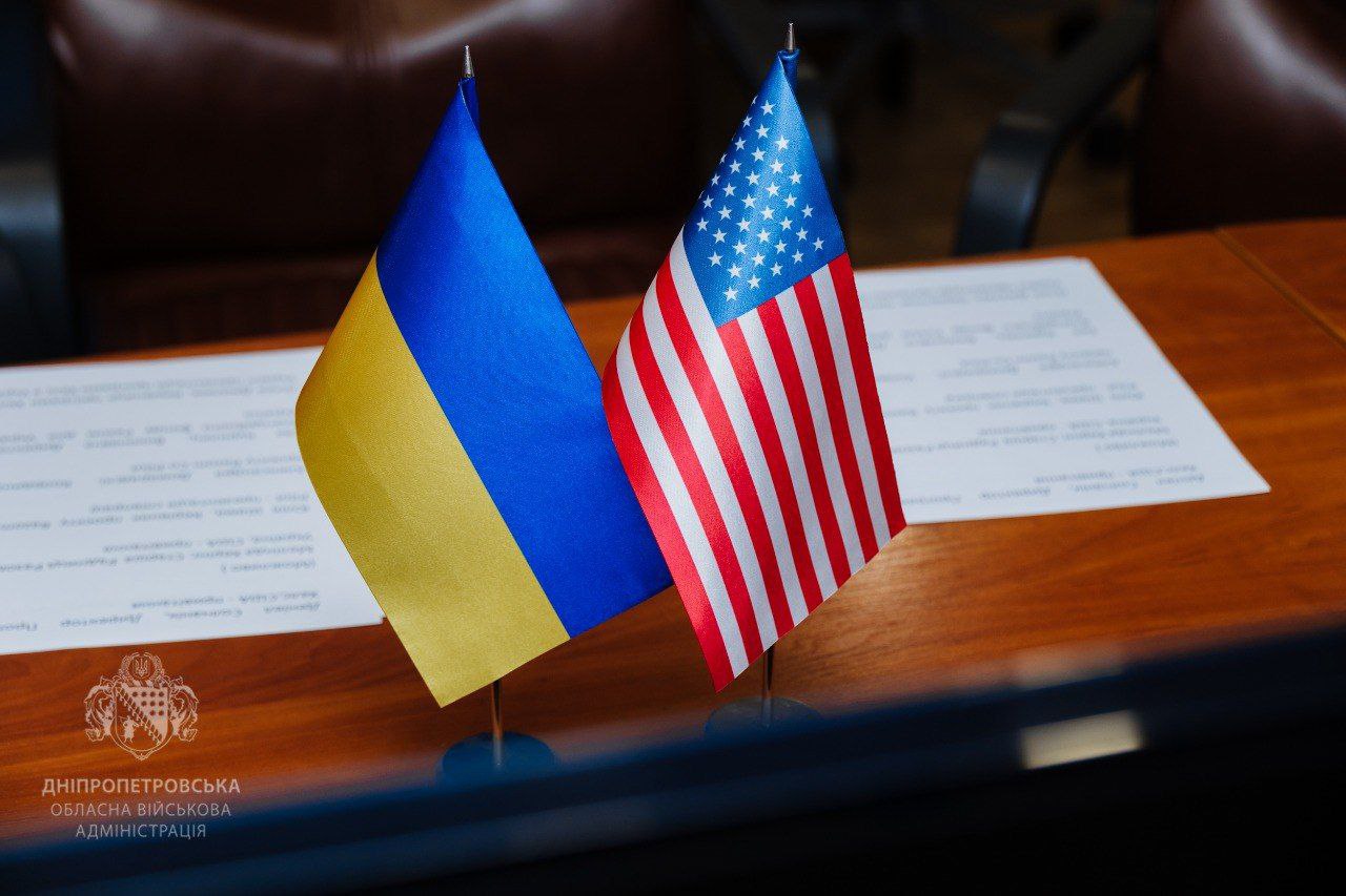 Прапори України та Америки