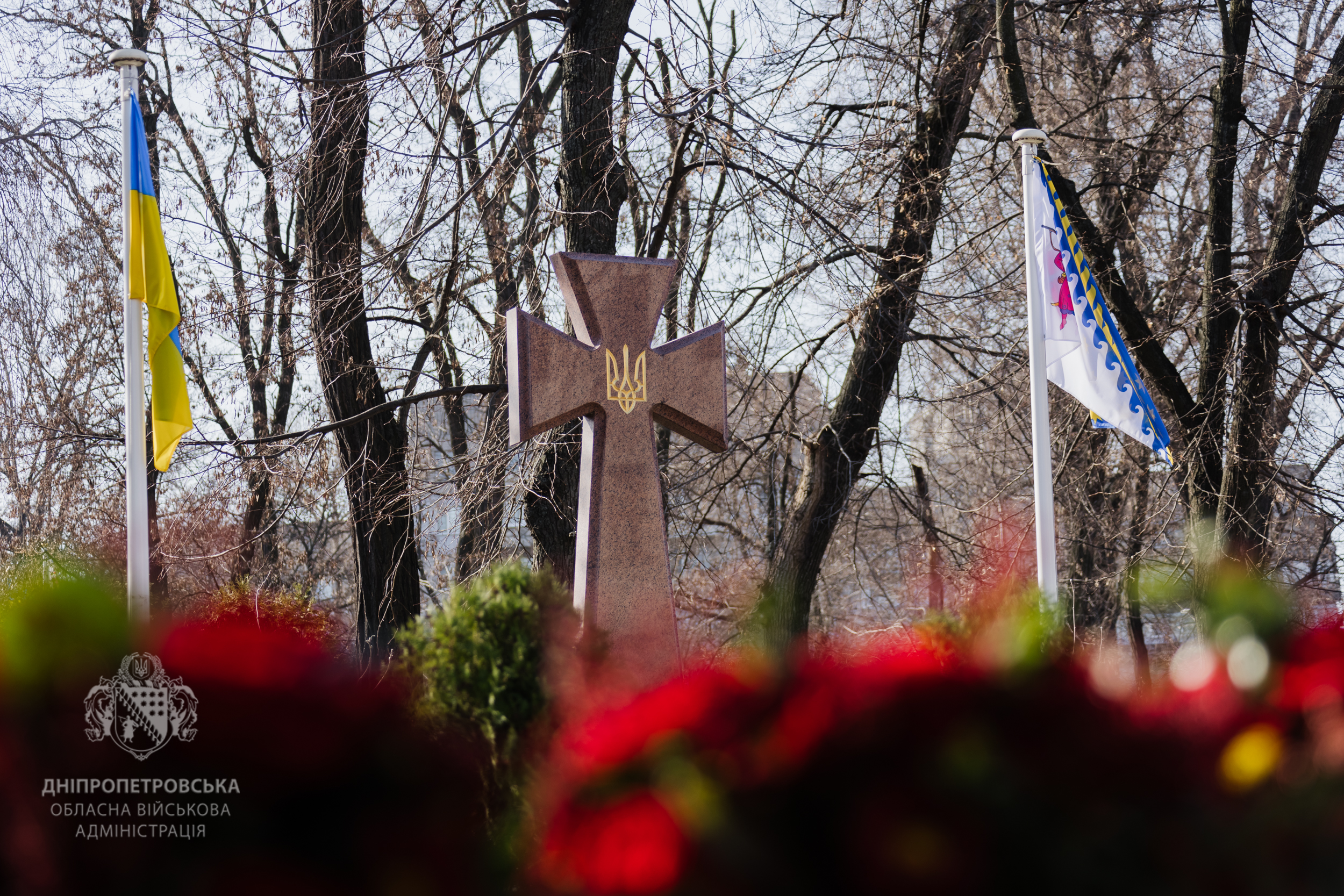 Хрест, що вшановує подвиг добровольців
