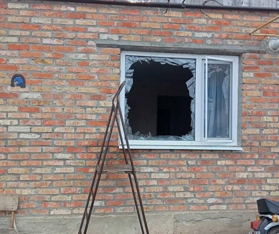 Вибита шибка у будівлі 