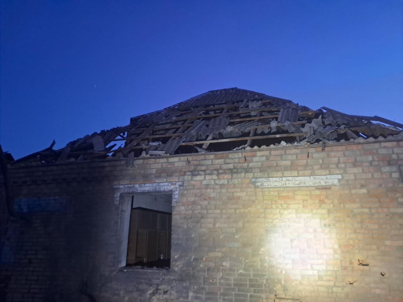 У приватній оселі потрощена покрівля