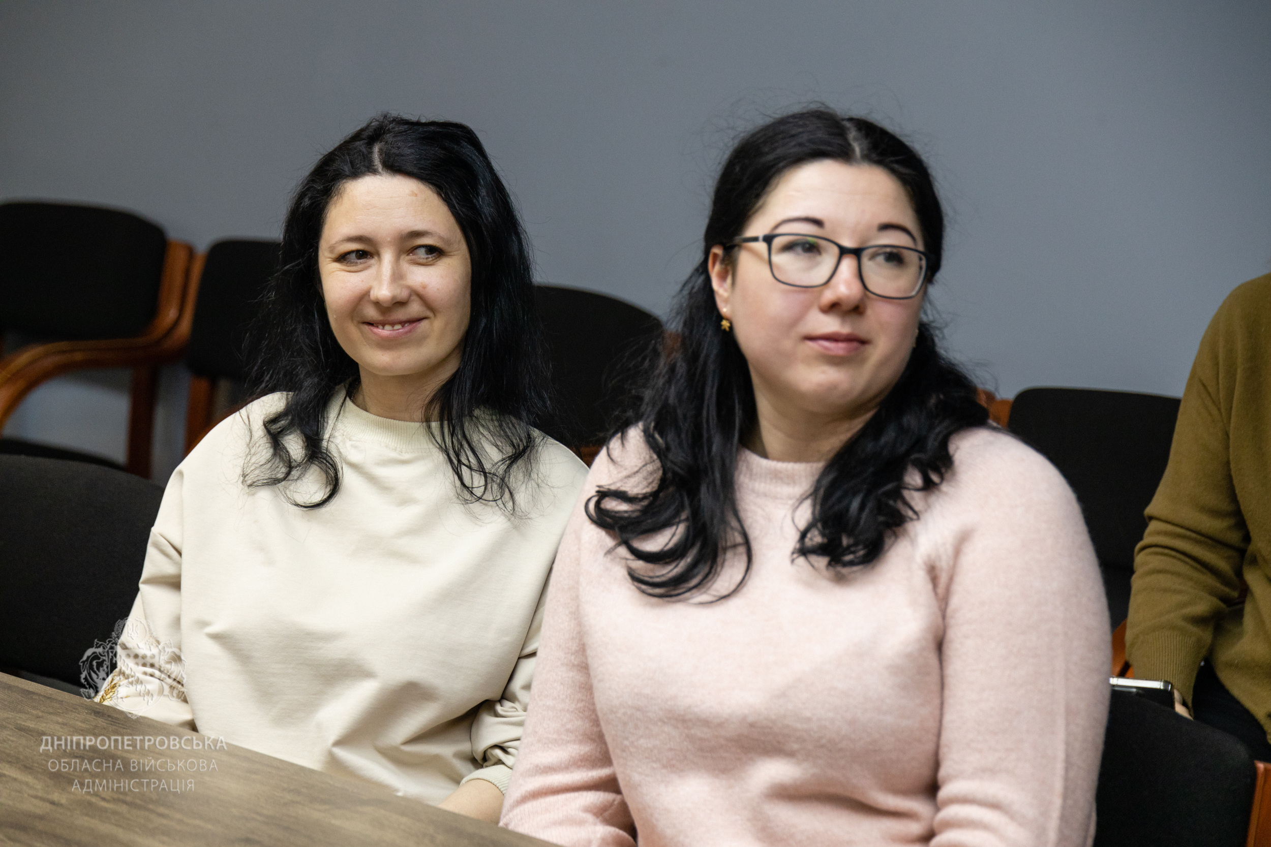 Подякувати фахівцям із США прийшли й батьки дітей, які раніше вже отримали слухові апарати від Hearing Heals International