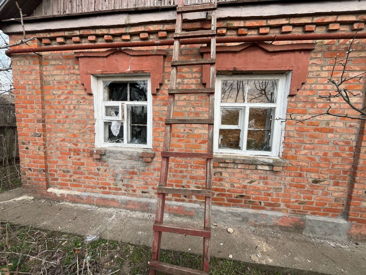 У приватній оселі побиті вікна