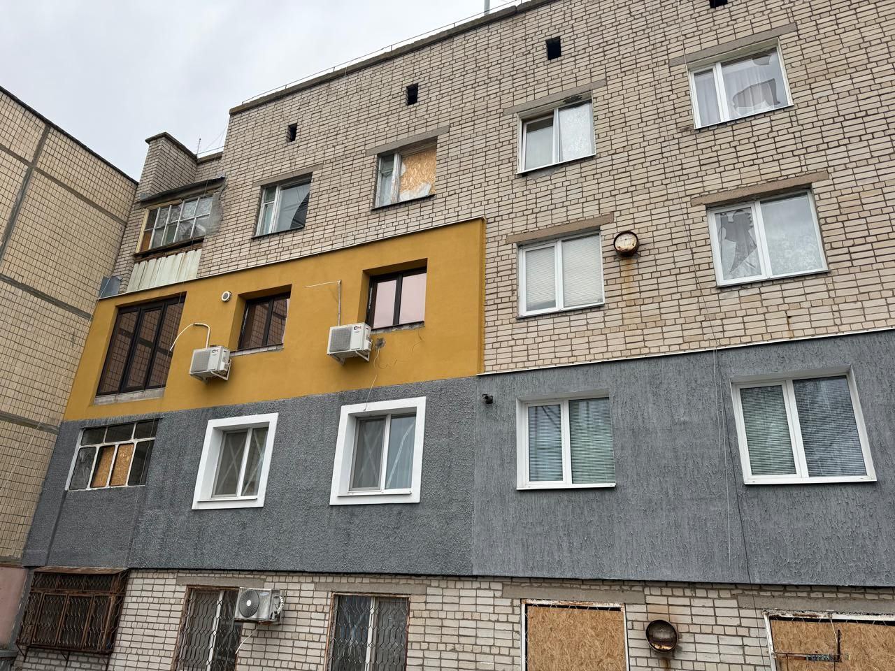 У багатоповерхівці розбиті кілька вікон