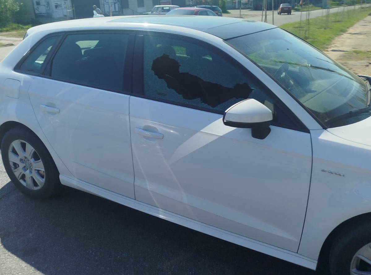 Потрощена легкова автівка 