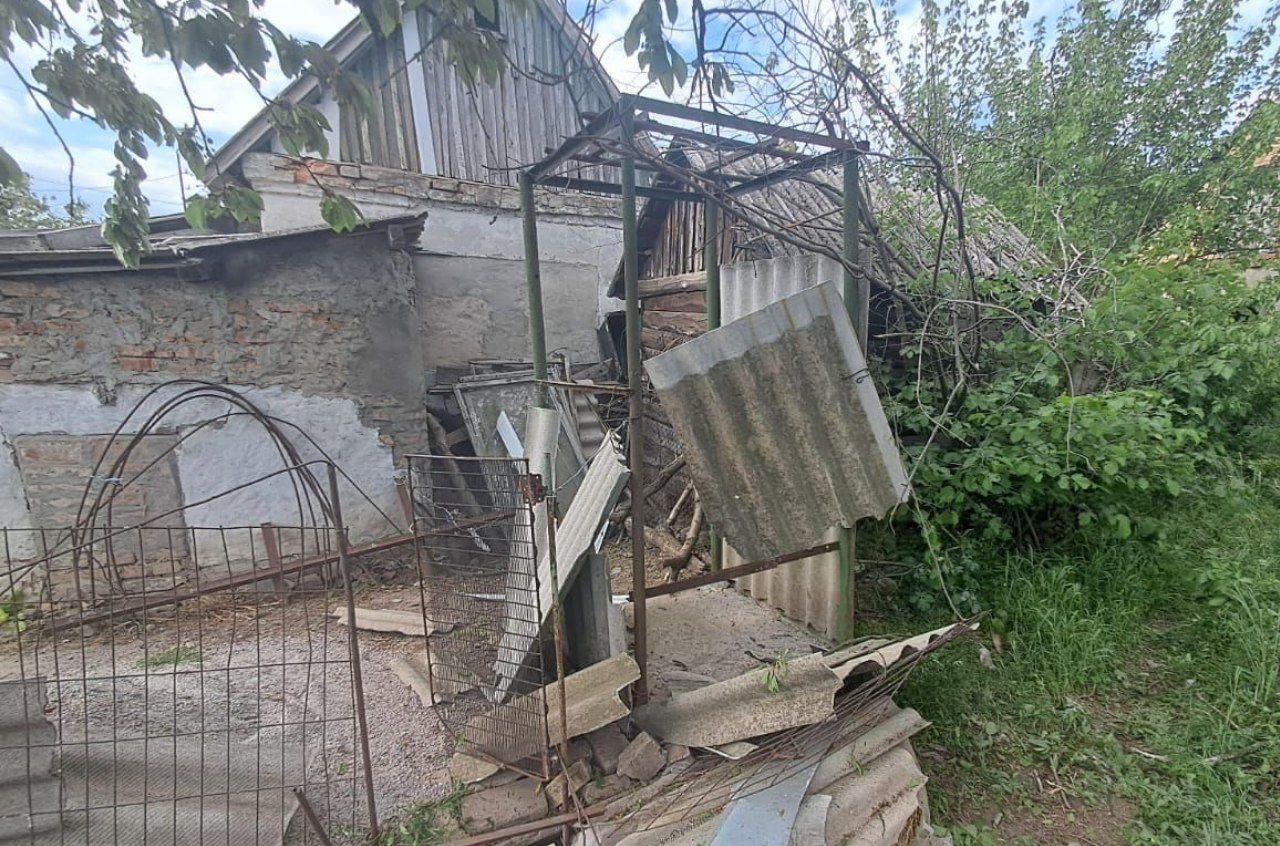 На одному з подвір'їв Нікопольського району все потрощене 