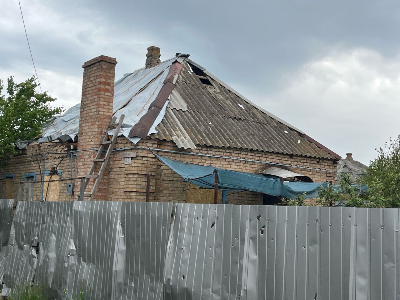 У приватному будинку пошкоджений дах