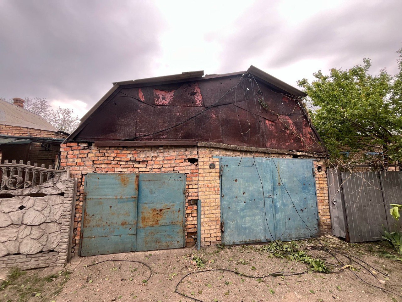 Понівечені гаражі