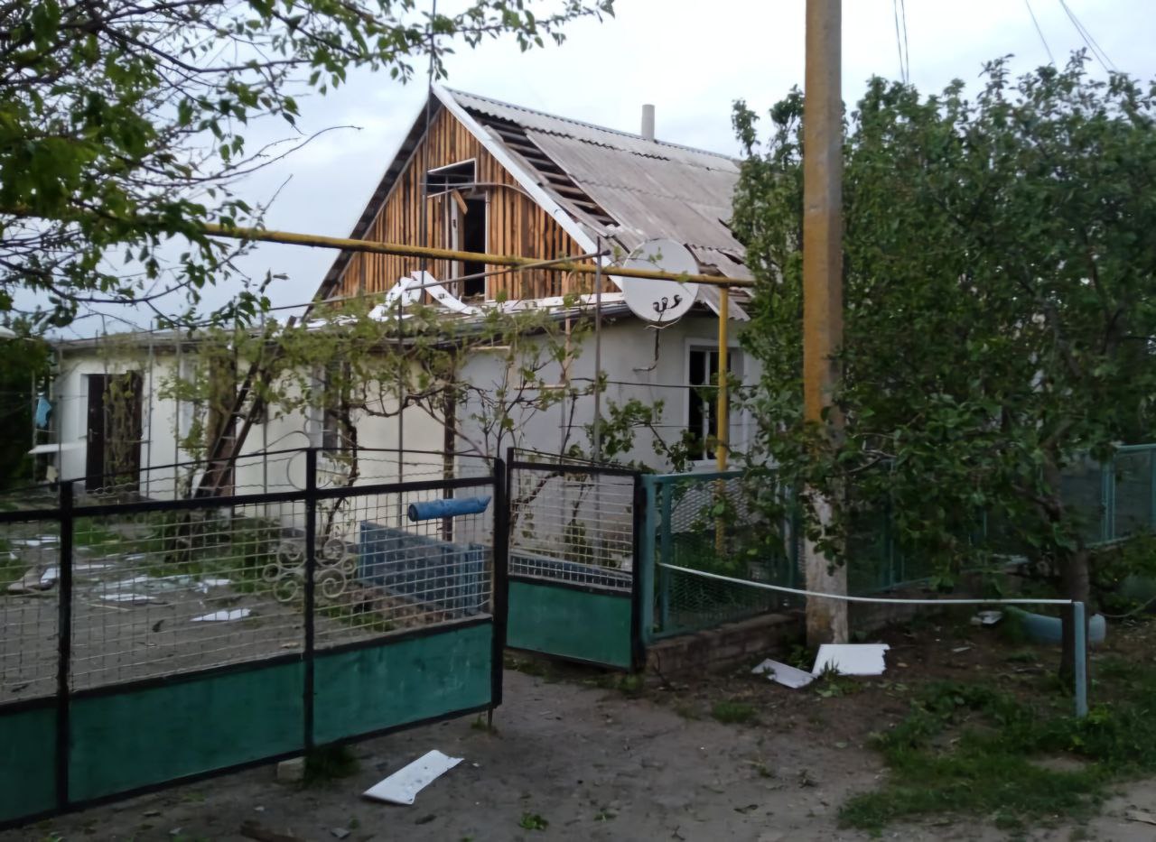 У приватній оселі понівечений дах