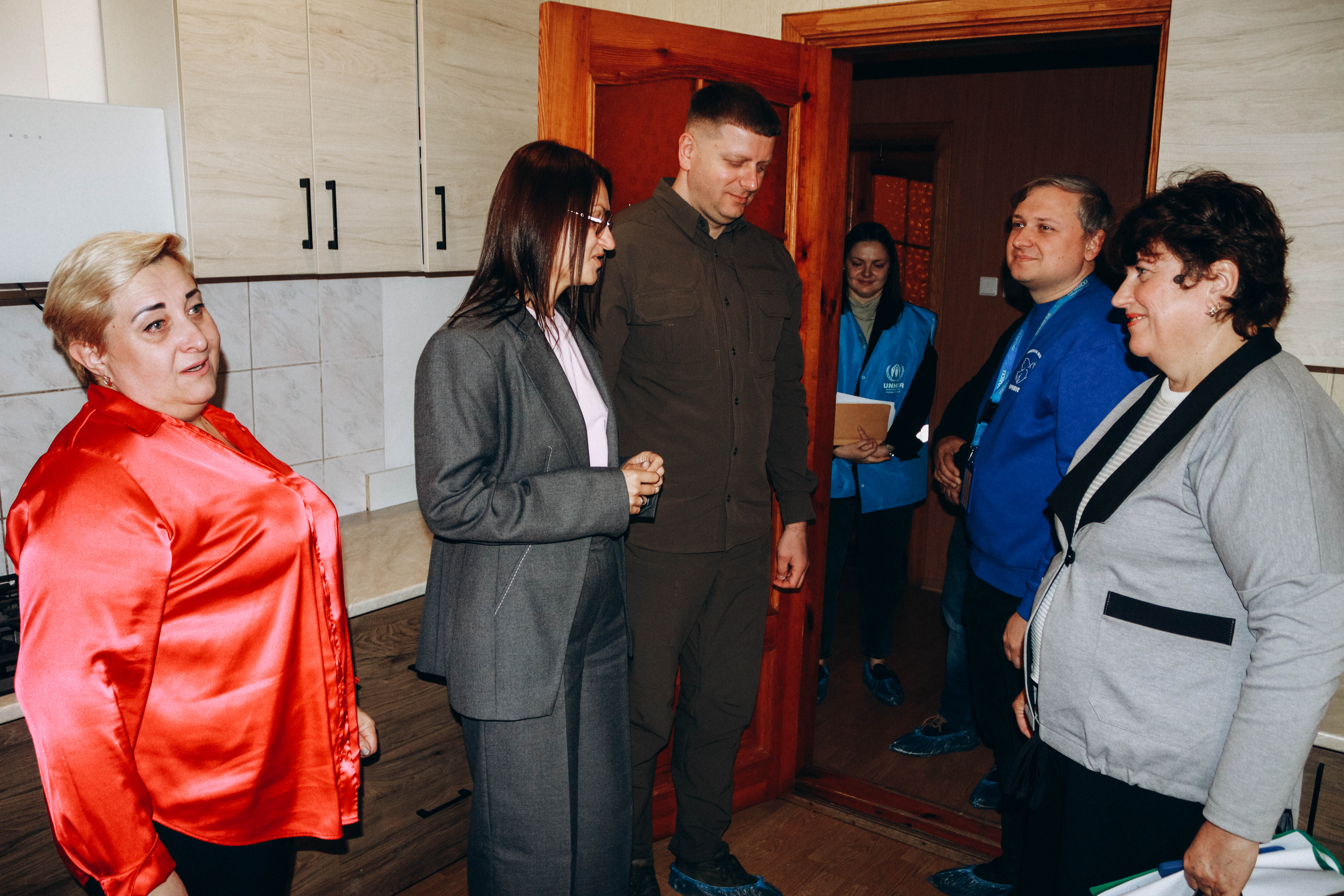 Спілкування представників влади з родиною Калашник