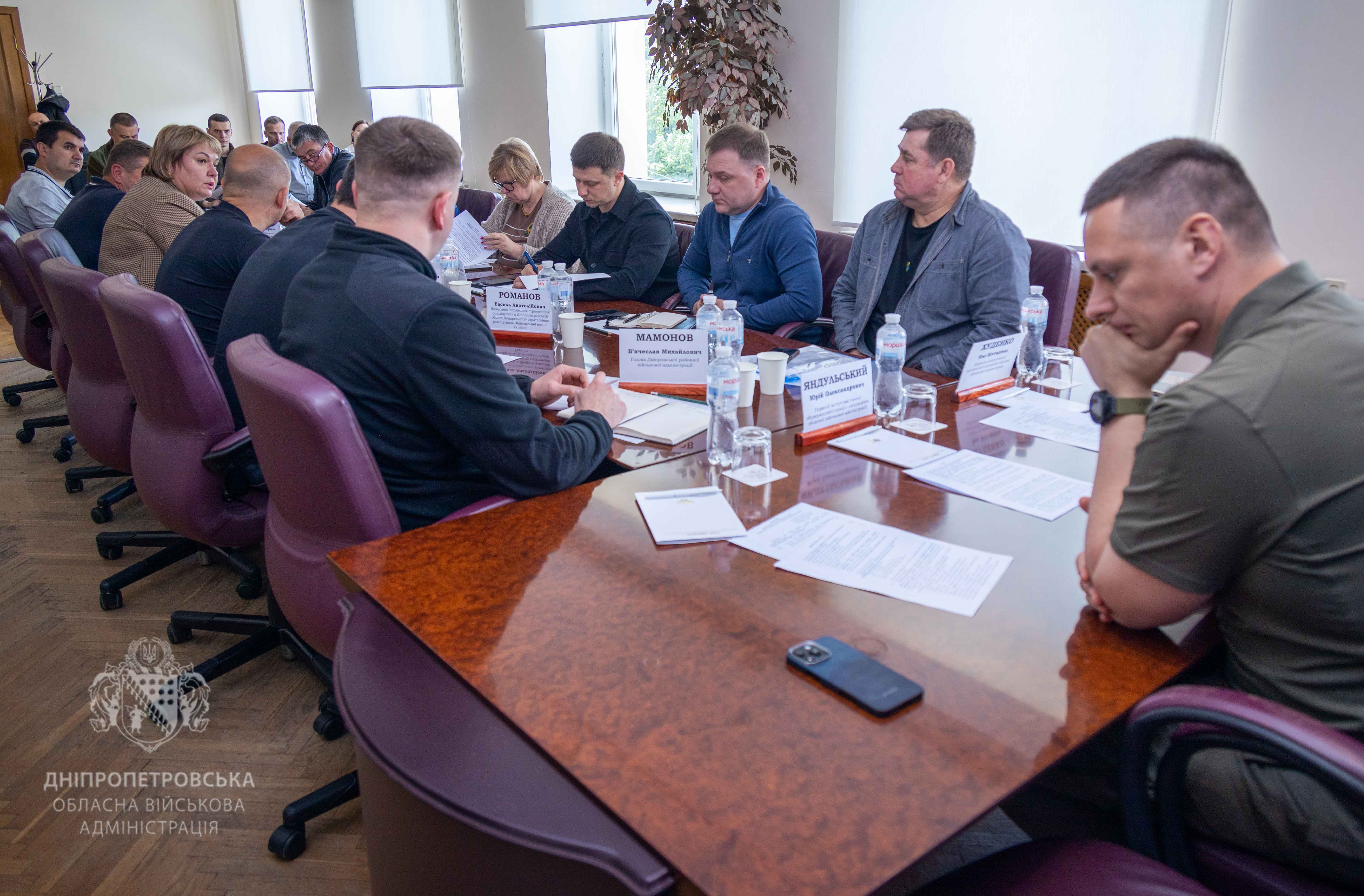 На зустрічі присутні голови районів