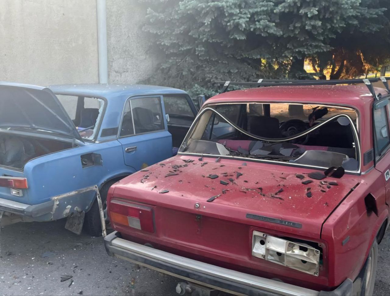 Два побиті авто