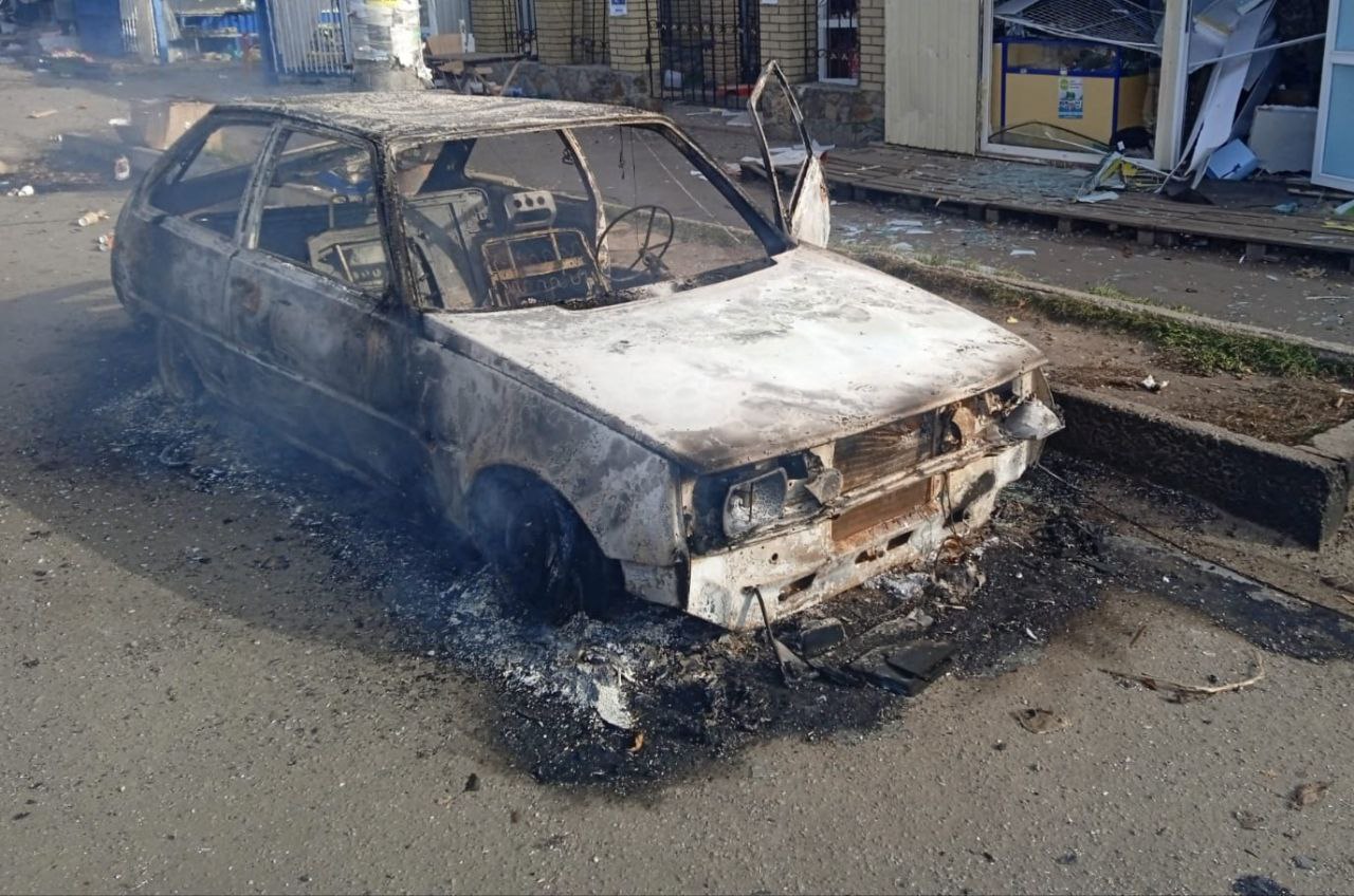 Знищена автівка.