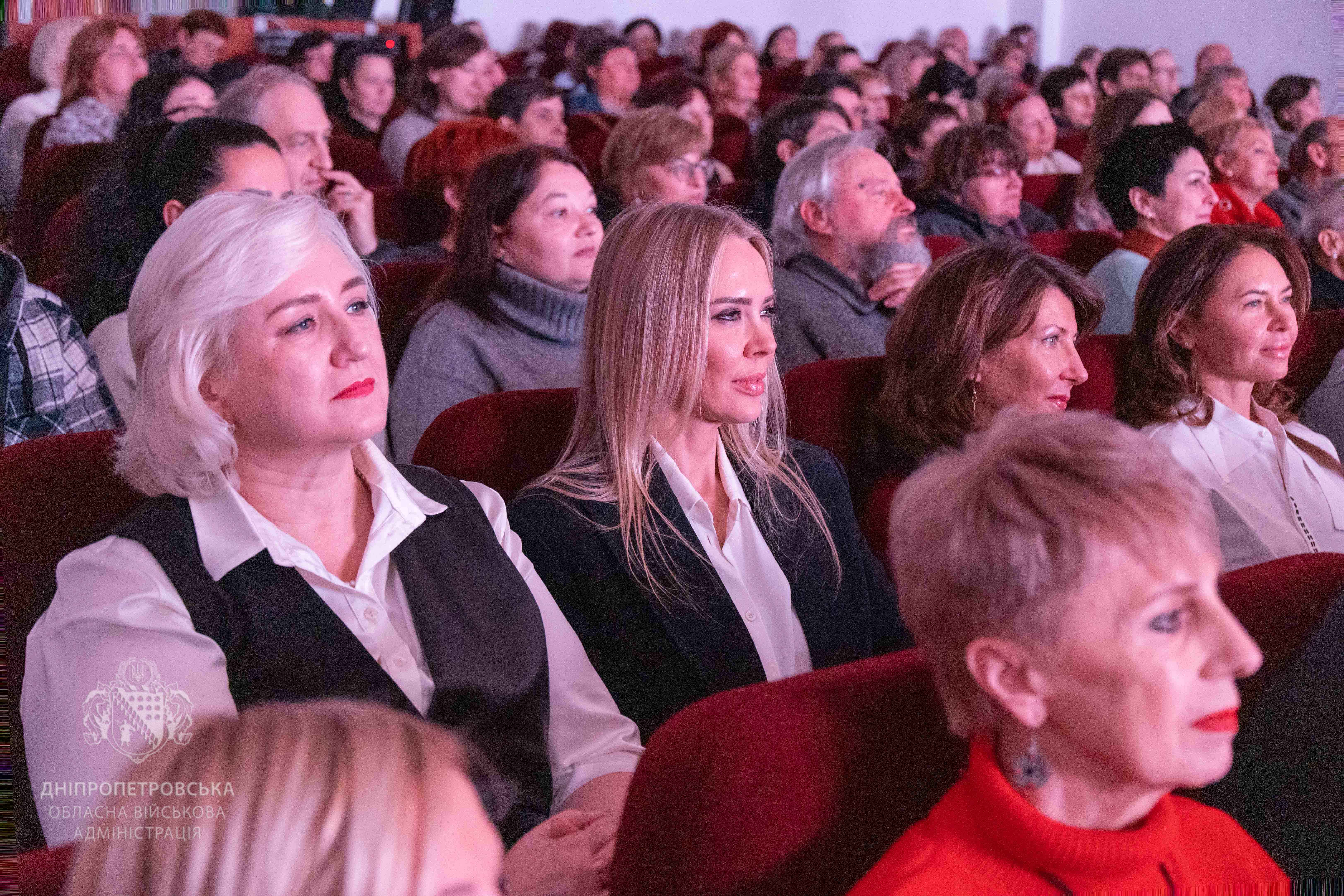 Заступник начальника Дніпропетровської ОВА Ірина Грицай і начальниця управління культури Наталія Першина
