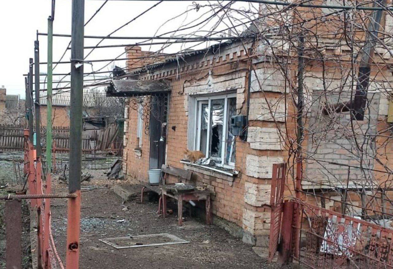 Після однієї з атак у приватному будинку посипалося віконне скло