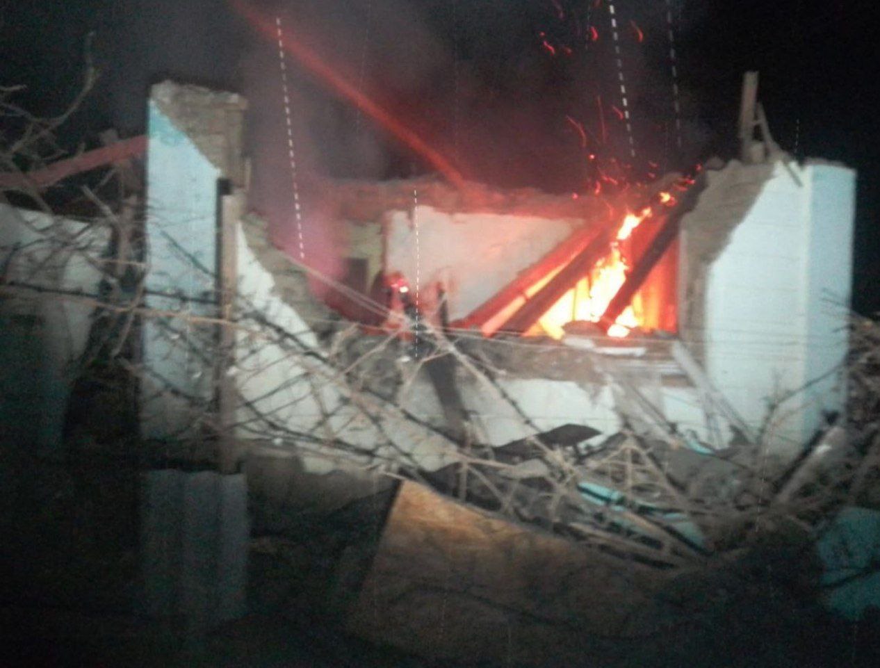 Горіла у місті також прибудова до приватного будинку. 