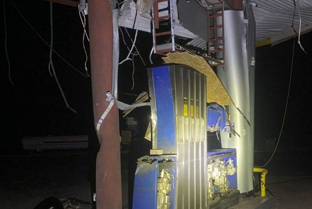 Після ворожого удару на Нікопольщині потрощено ще одну заправку.