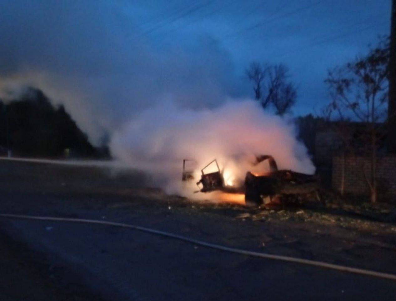 На Синельниківщині внаслідок ворожої атаки зайнялася машина.