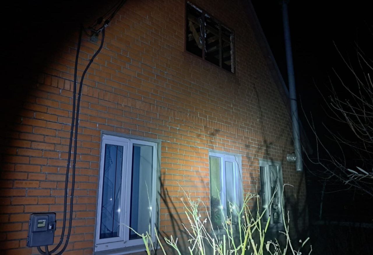 У приватній оселі потрощені шибки