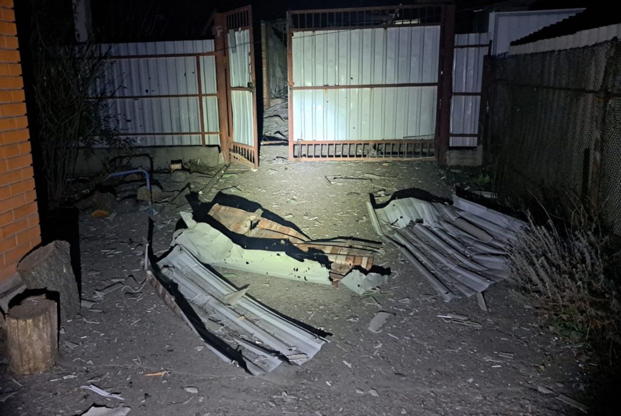 Понівечений паркан