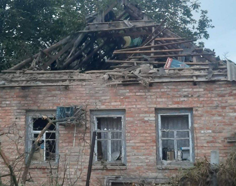 Зруйнована покрівля а оселі місцевих.