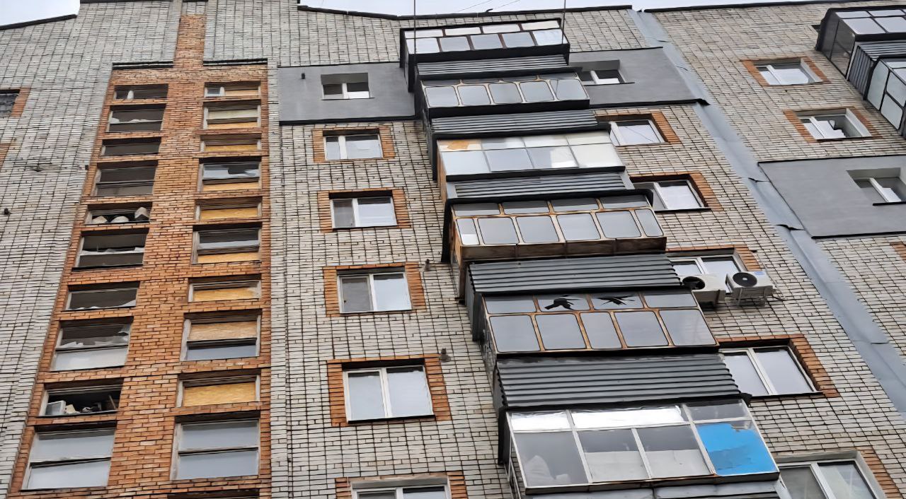 В окремих квартирах багатоповерхівки побиті шибки