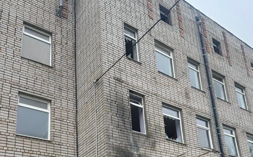 У приміщенні посипалися вікна. 