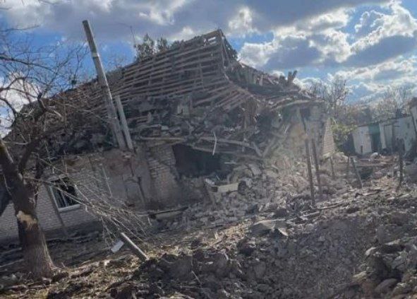 Після обстрілу Синельниківщини будинок місцевих фактично зруйнований.