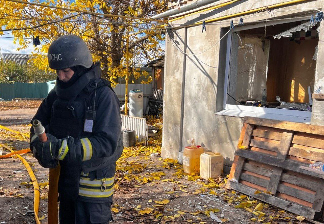 Надзвичайник на місці удару.