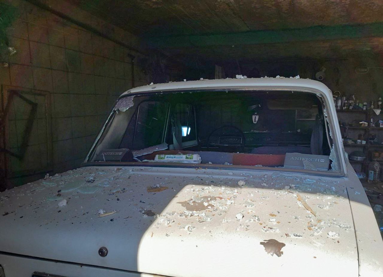 В автівці розбите скло