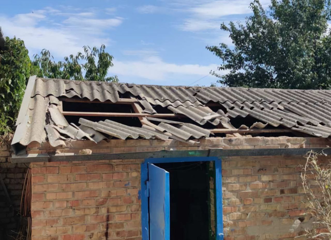 Понівечена господарська споруда