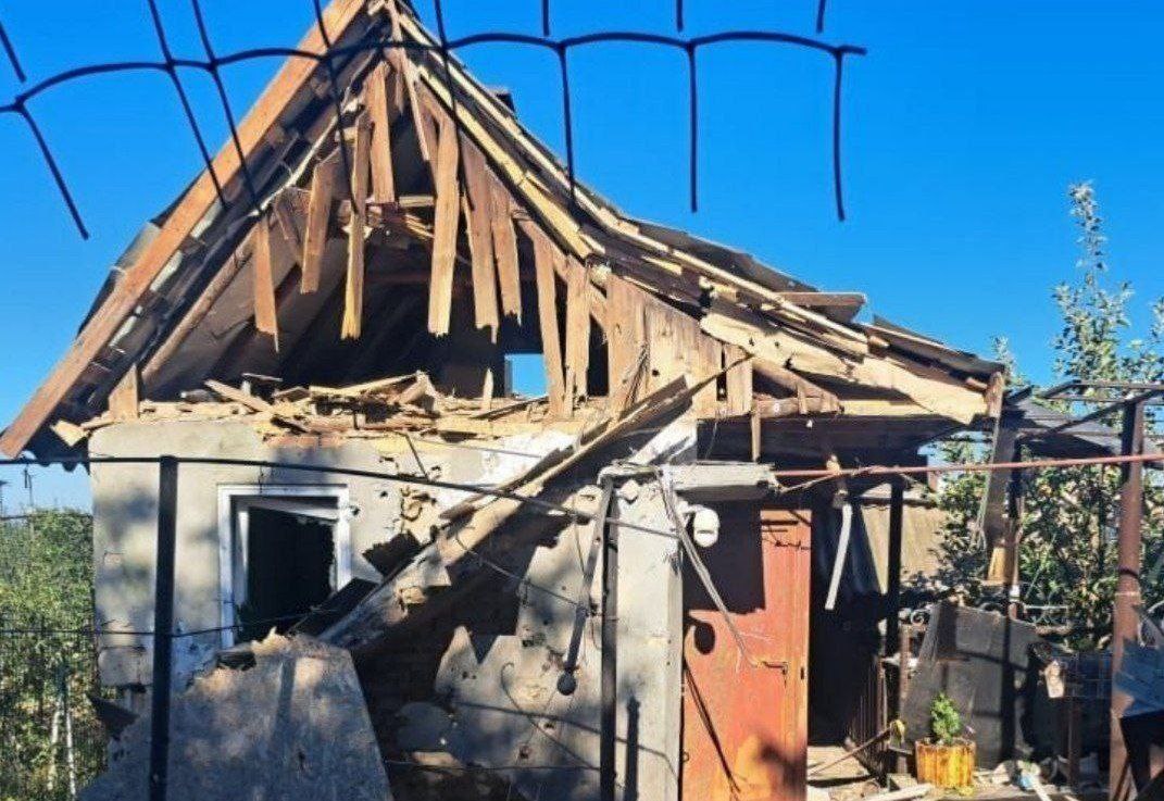 Зруйнований дах господарської споруди
