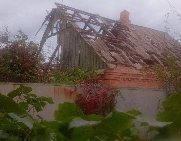 У приватному будинку знищений дах.