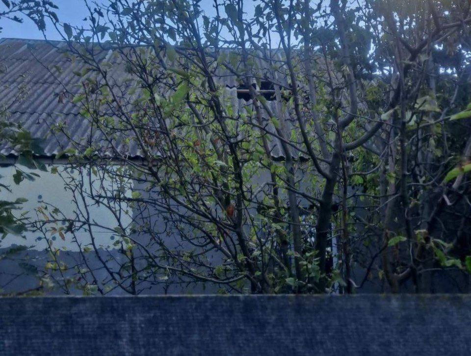 Ще в одній оселі місцевих пошкоджена покрівля.
