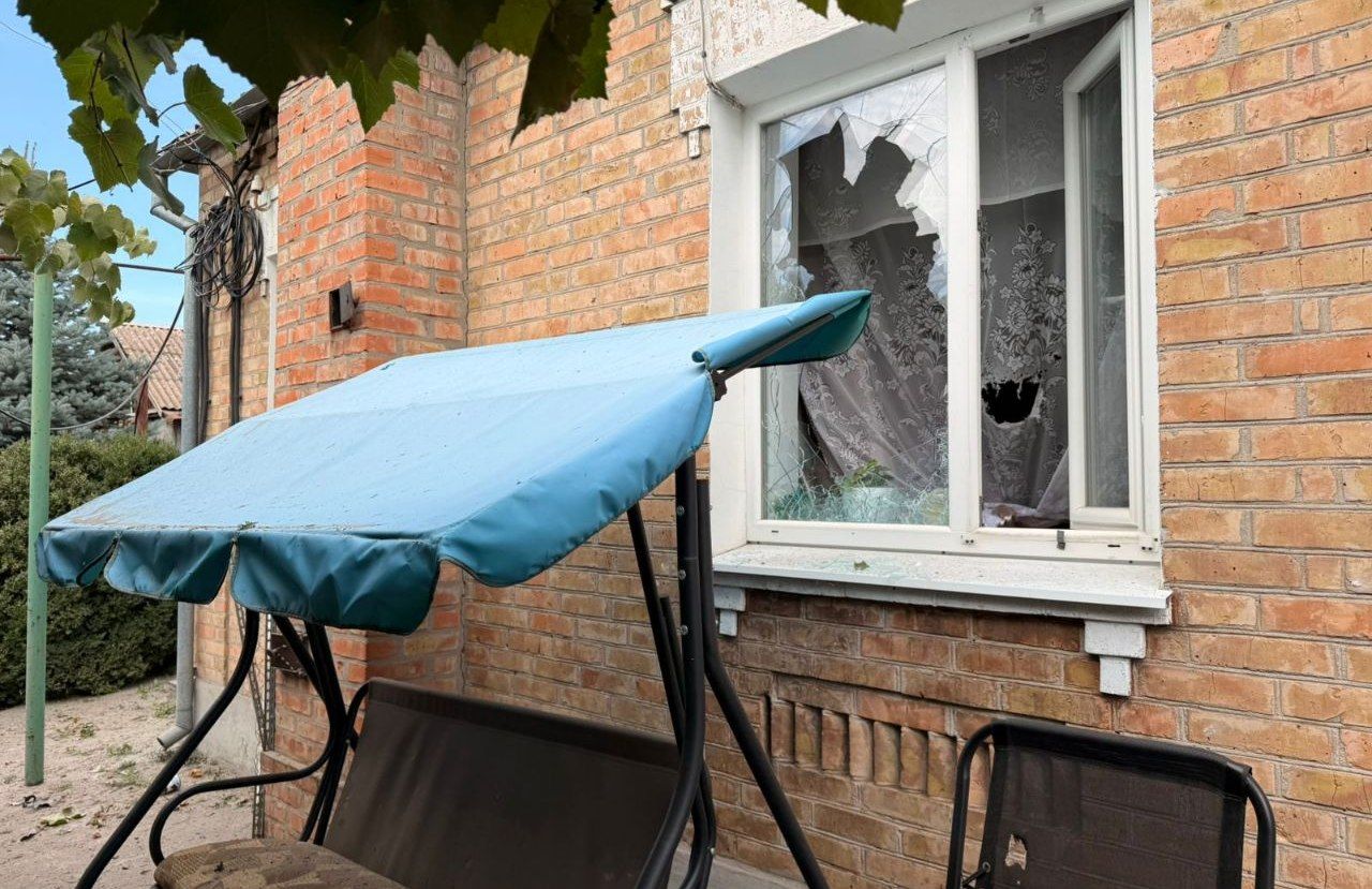 Розбите вікно в оселі місцевих.