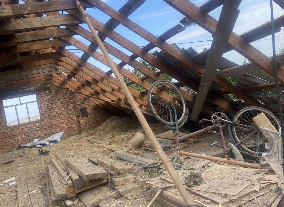 Потрощений дах.