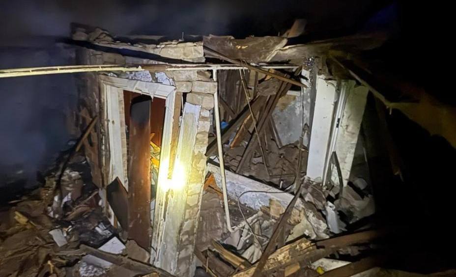 Наслідки влучання ворожого БпЛА по приватному будинку