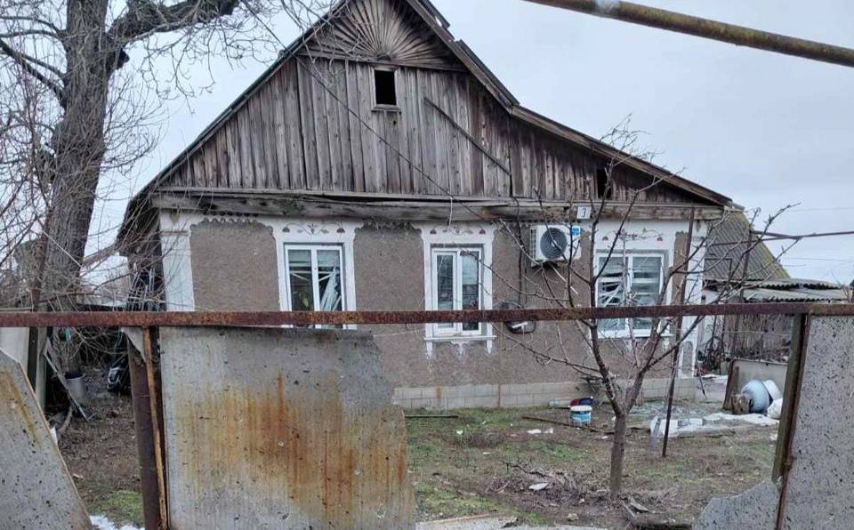 Приватний будинок зачепило внаслідок обстрілу на Нікопольщині