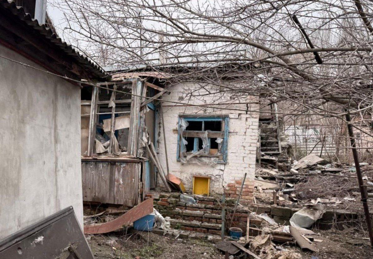 Пошкоджена господарська споруда. 