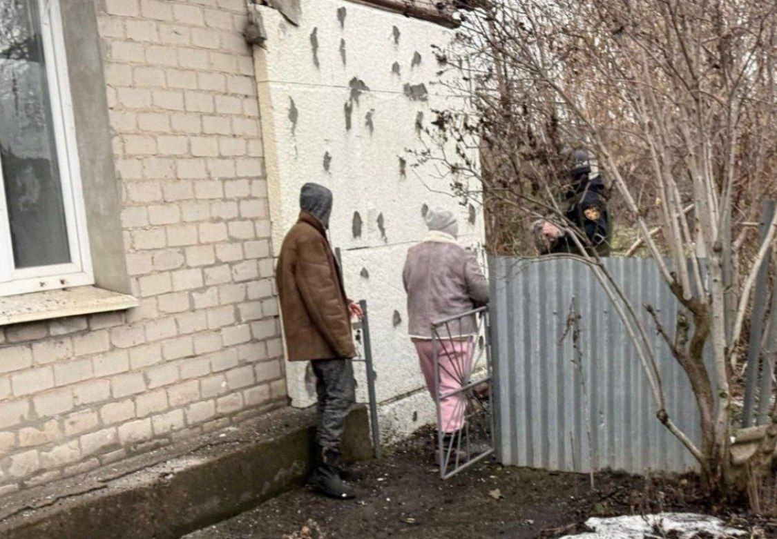 Понівечений фасад дому. 