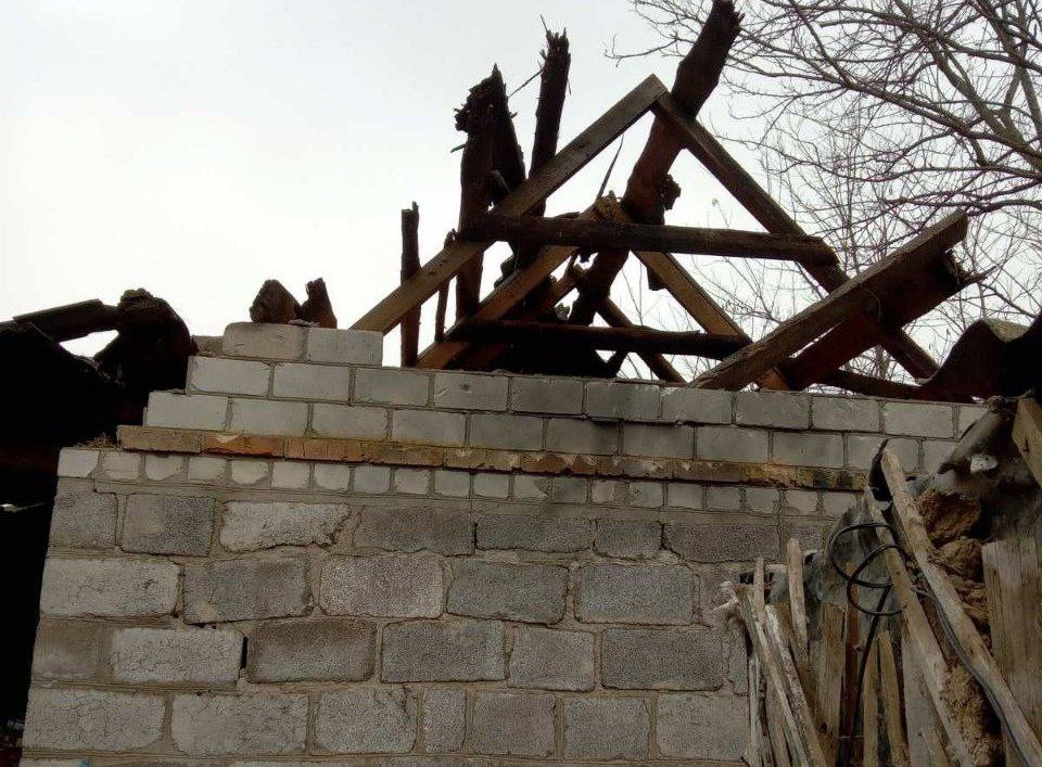 Покрівлю в одному з приватних будинків знищено. 