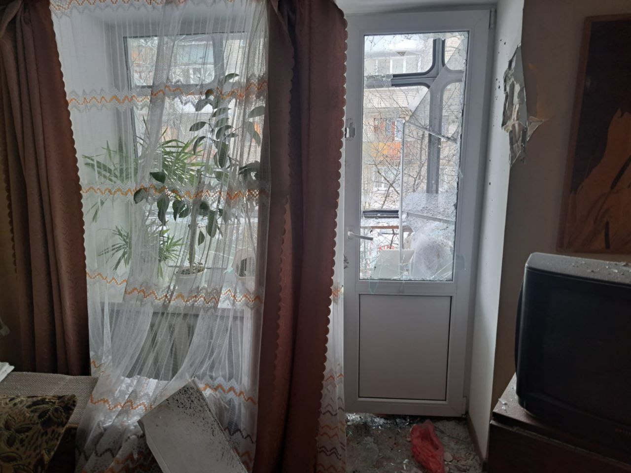 Руйнування у квартирі після атаки противника