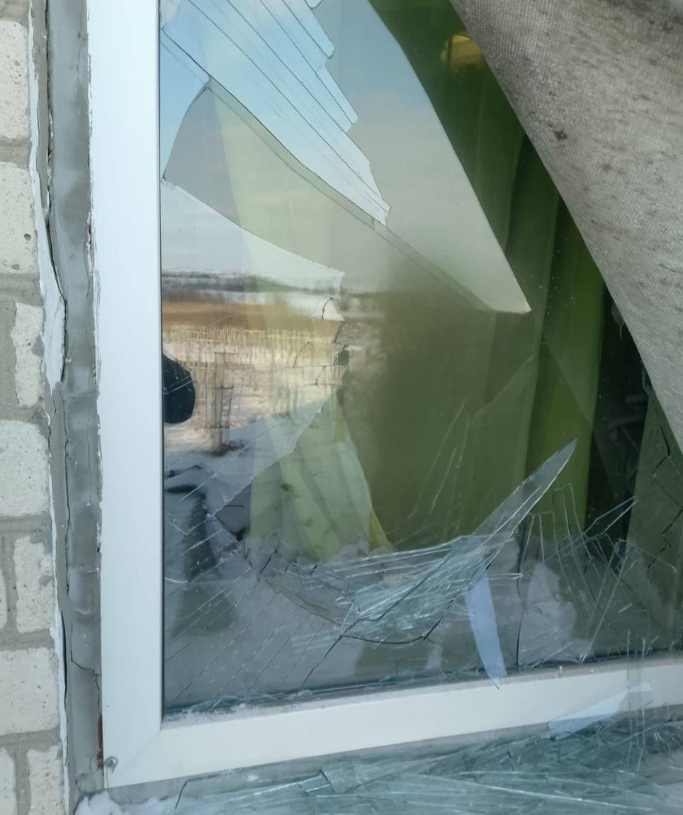 Вибита шибка у будинку у Криворізькому районі